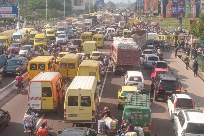 embouteillages_a_kinshasa_25_jpg_711_473_1