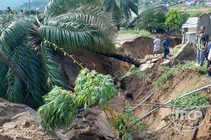 erosion_a_mont_ngafula_pluie_diluvienne_25_jpg_711_473_1