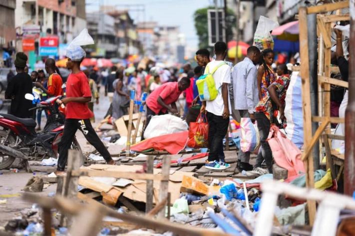 marches_pirates_detruits_a_kinshasa_25_jpg_711_473_1